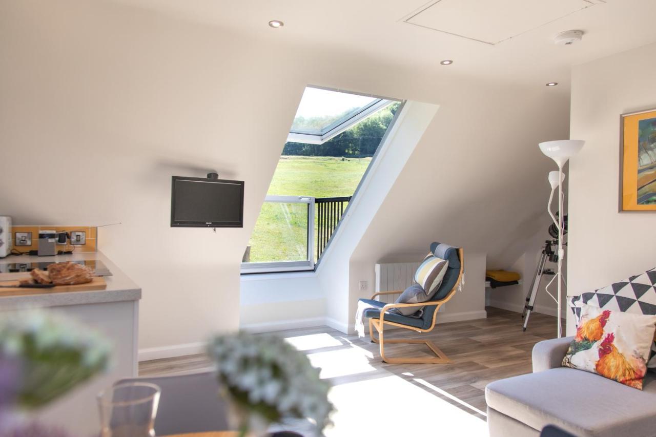 The Roost - A Bird's Eye View In The Countryside Apartment